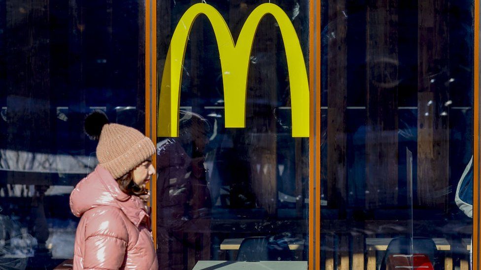 Πουλάει ακίνητα και φεύγει από τη Ρωσία η McDonald's μετά από 30 χρόνια